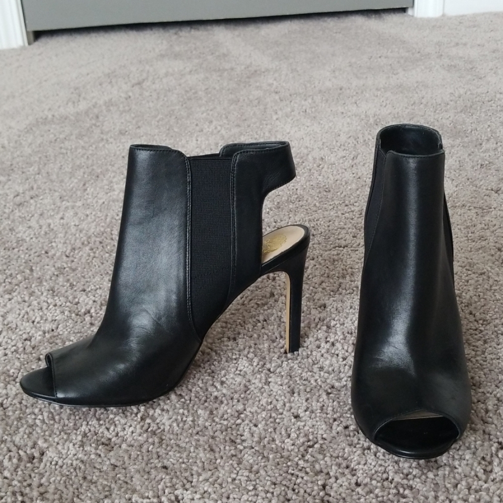 NWOT Vince Camuto Booties